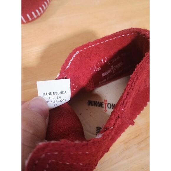 Minnetonka Baby Moccasins Size 3 Red Leather Shoes Fringe Boots - Picture 4 of 8